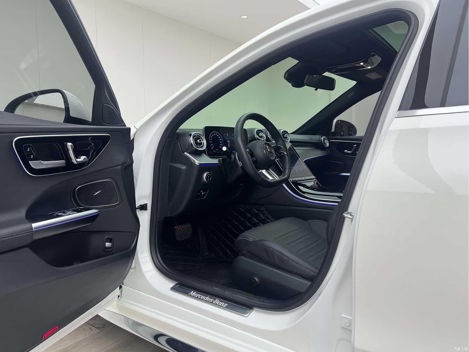 Mercedes-Benz C-Class, 2023 16