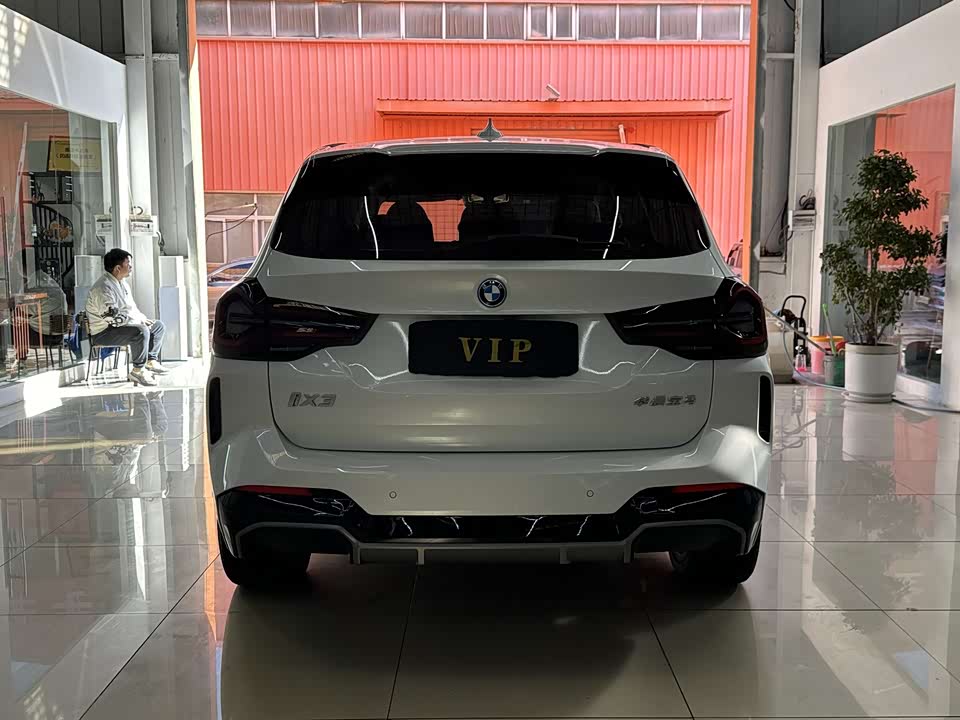 BMW iX3