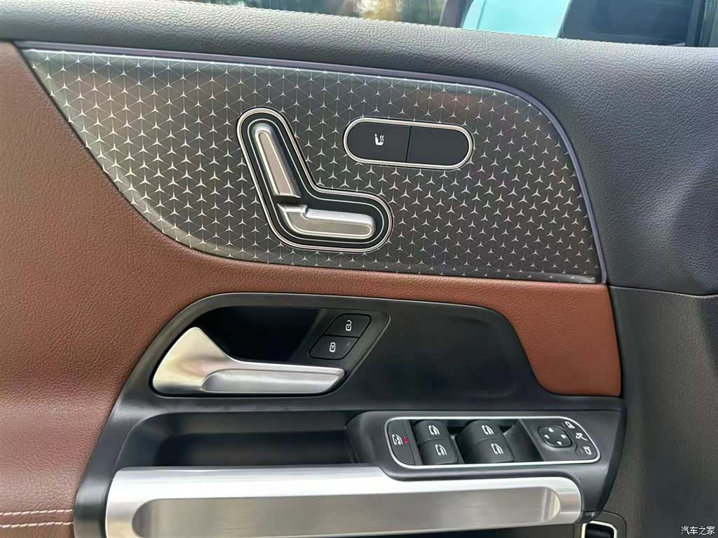 Mercedes-Benz GLB, 2024 19