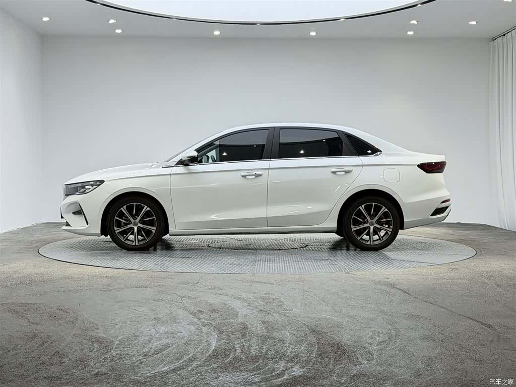 Geely Emgrand, 2022 13