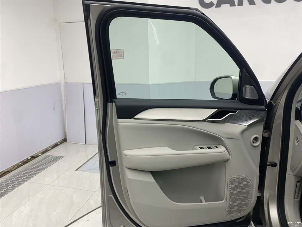Volvo EM90, 2024 17