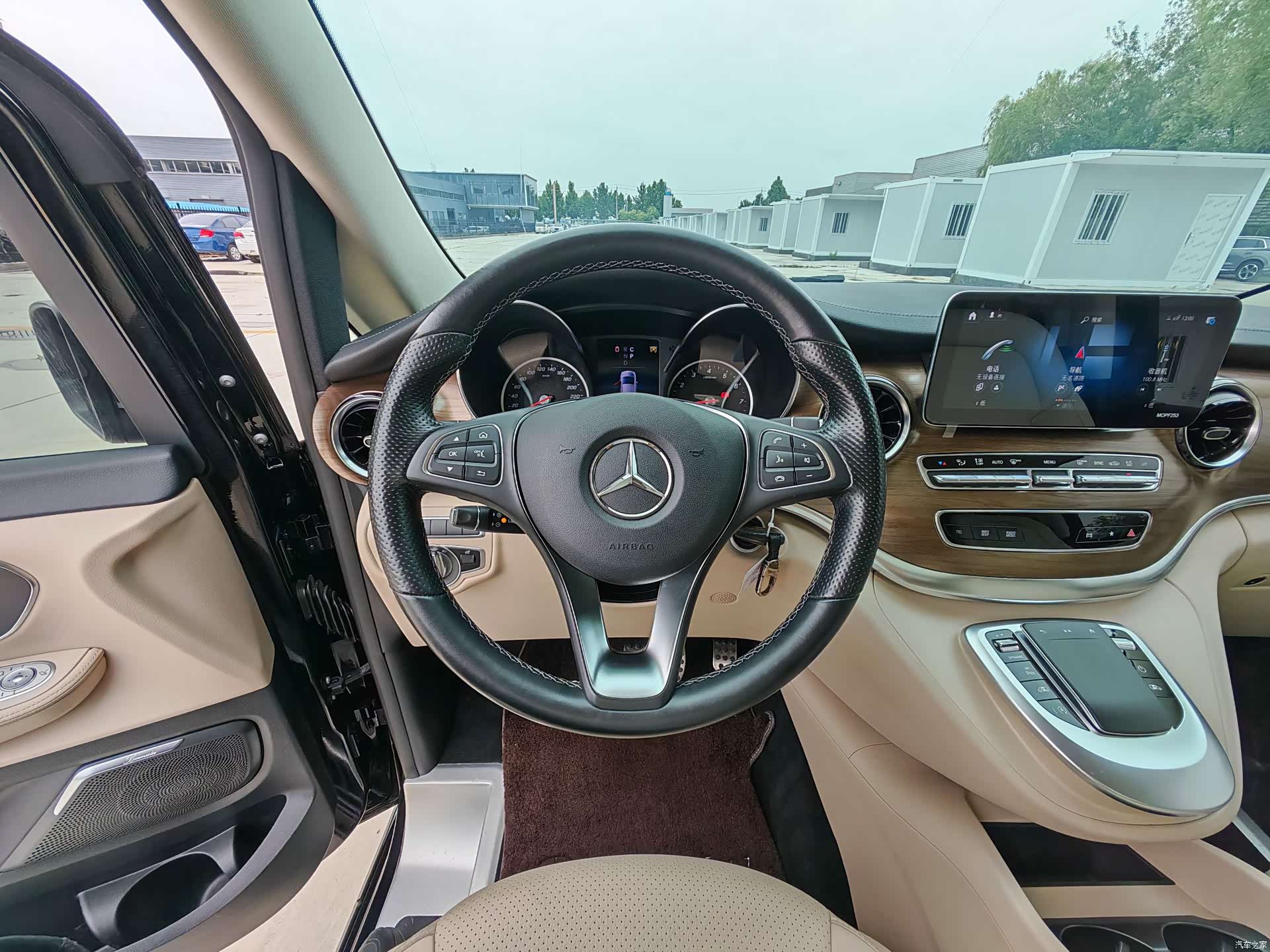 Mercedes-Benz V-Class, 2022 12