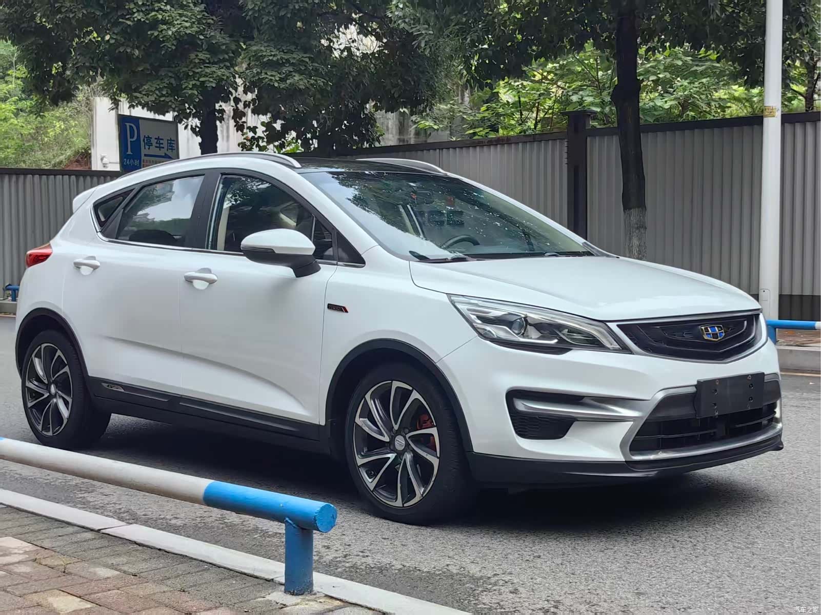 Geely Emgrand, 2017 3