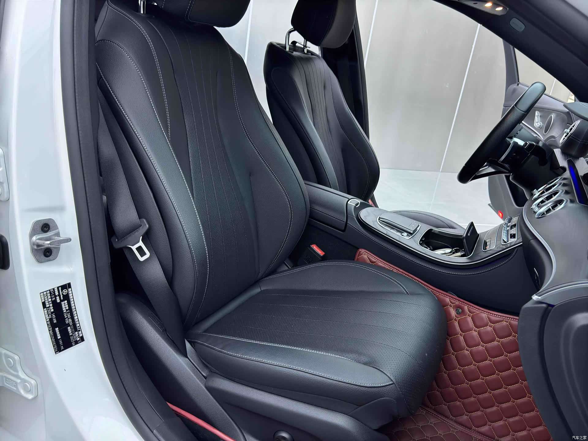 Mercedes-Benz E-Class, 2023 3