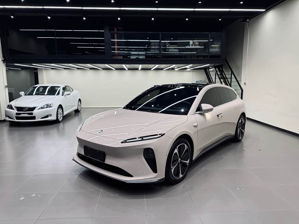 NIO ET5
