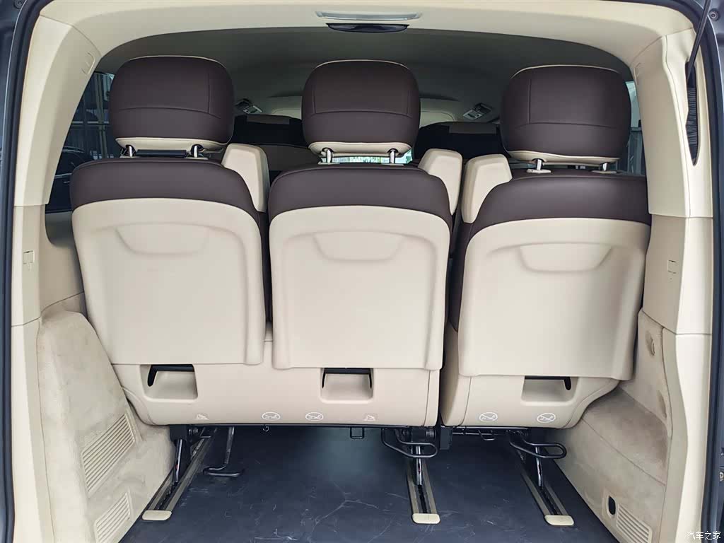 Mercedes-Benz V-Class, 2024 22