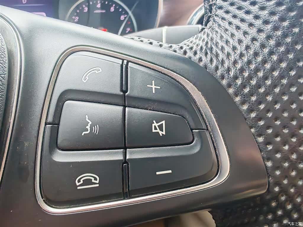 Mercedes-Benz V-Class, 2024 29