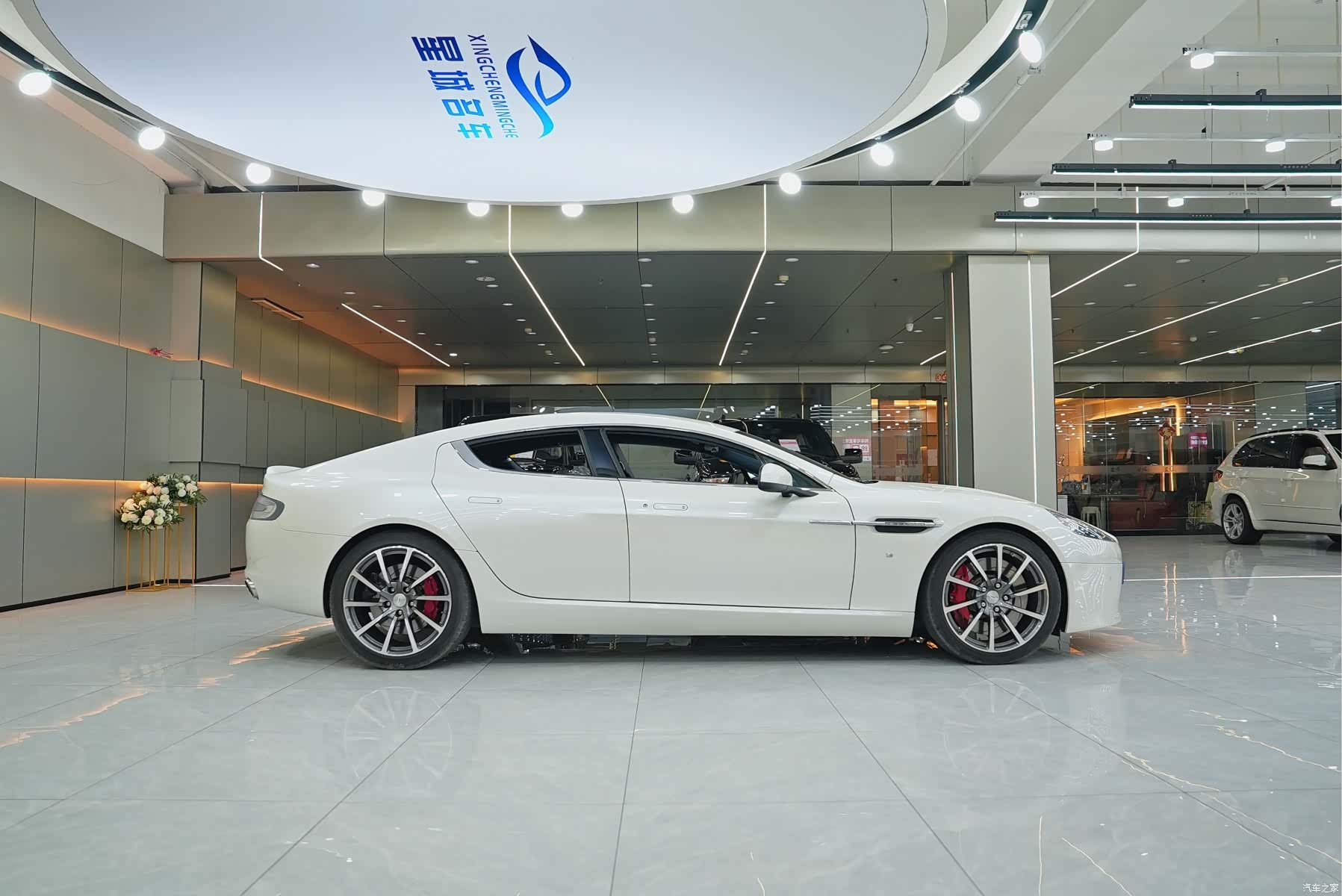 Aston Martin Rapide, 2019 30