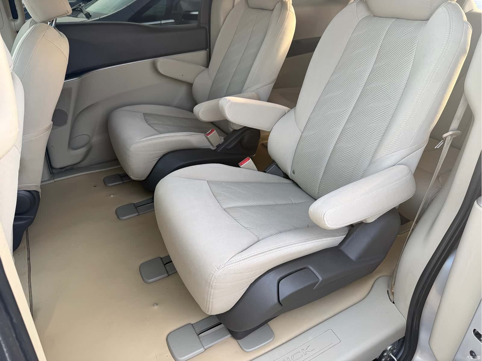 Buick GL8, 2013 8