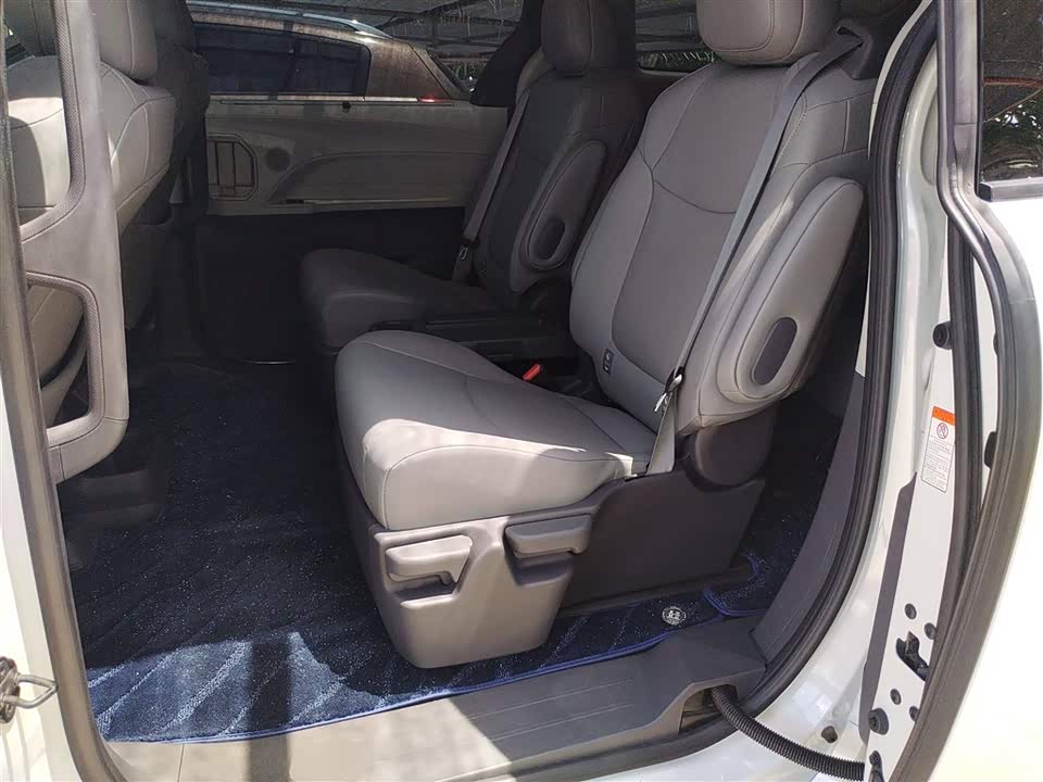 Toyota Grevia Toyota Grevia
