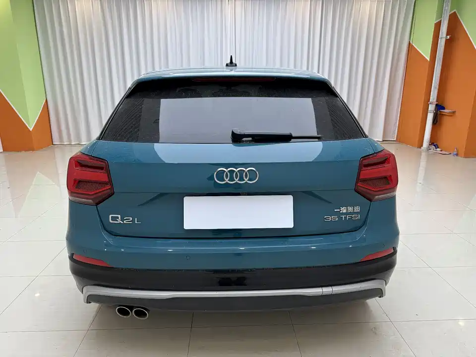 Audi Q2L