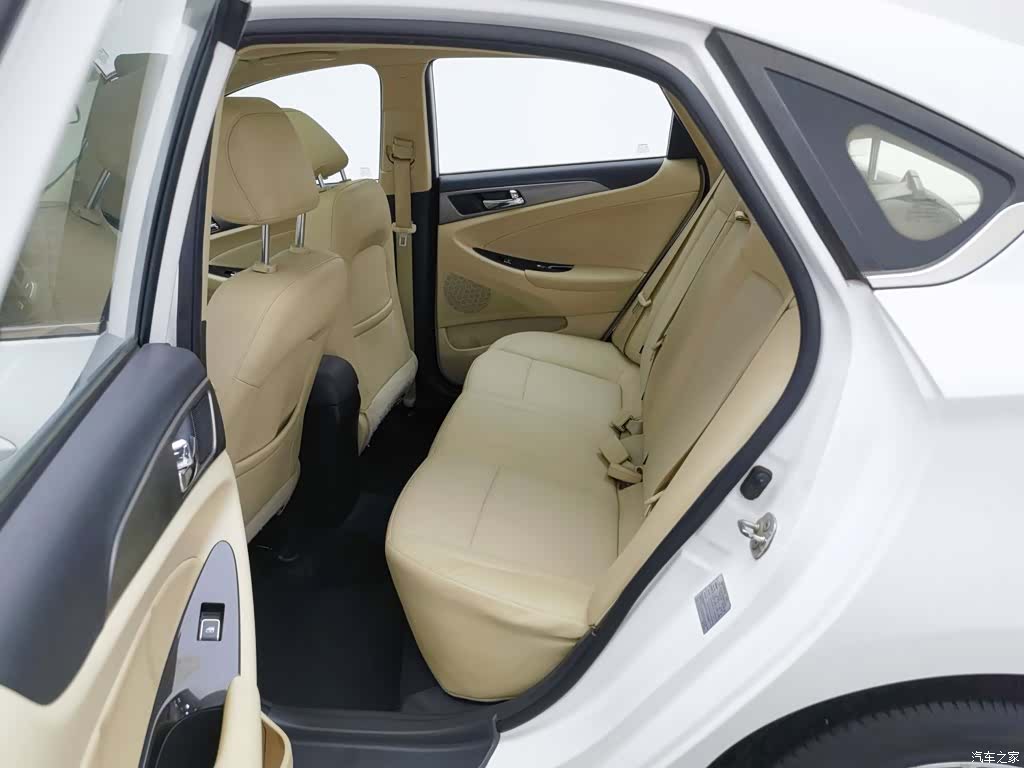 Changan Eado, 2017 15