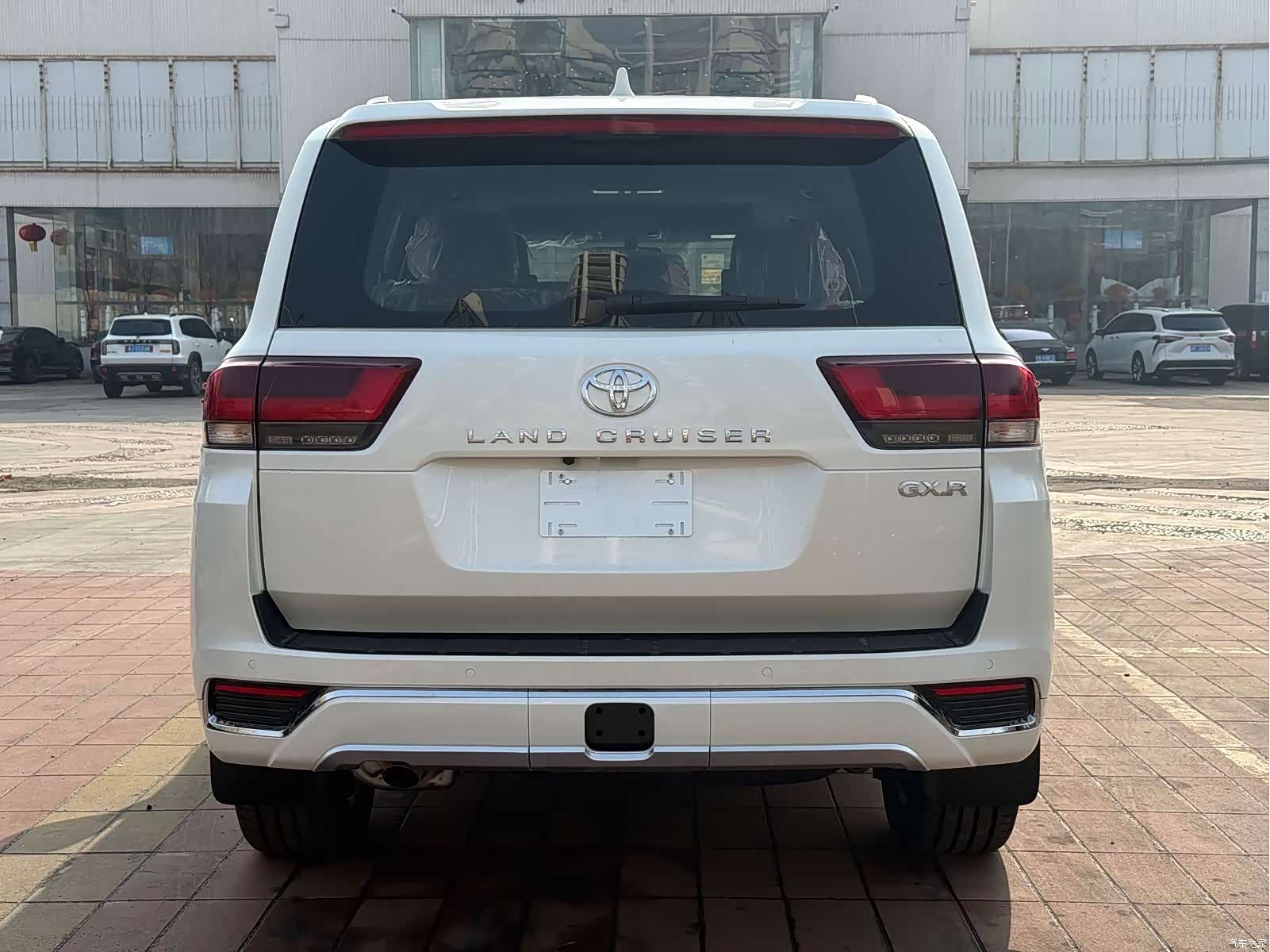 Toyota Land Cruiser, 2026 8