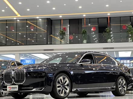 Ȫ�ݶ��ֱ���7ϵ 2023�� 740Li ������ ������װ