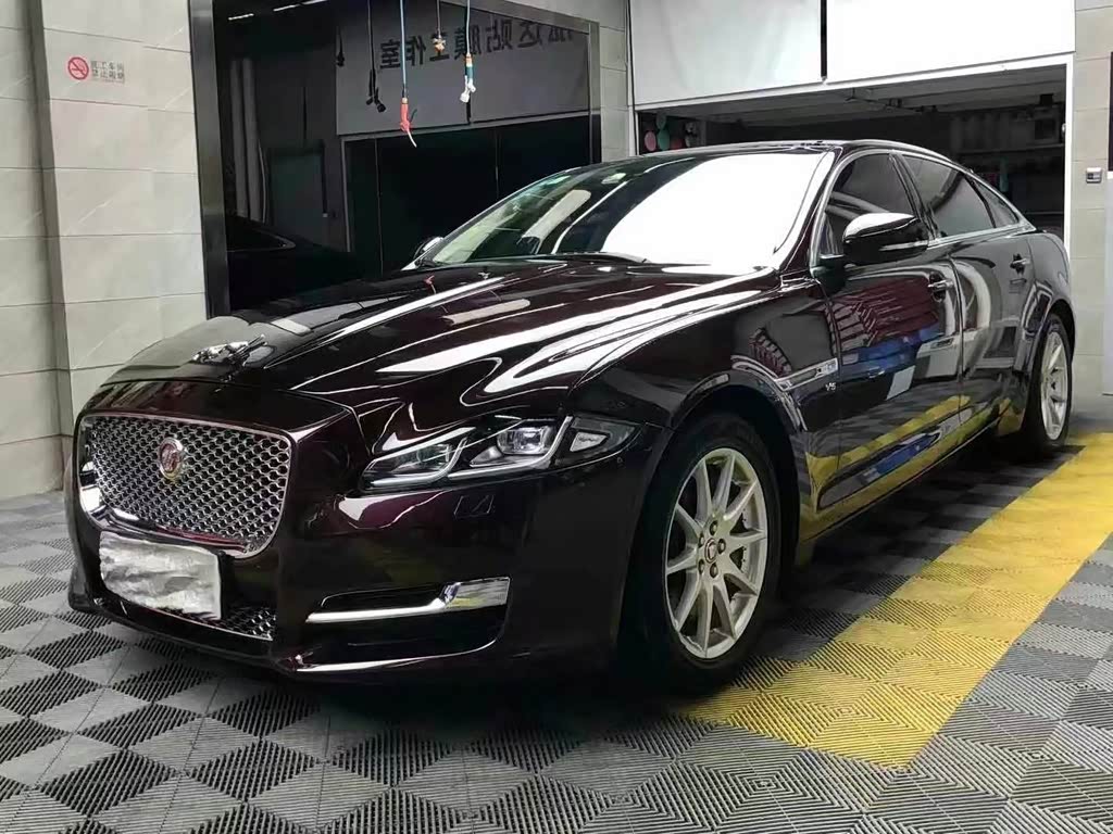 Jaguar XJ