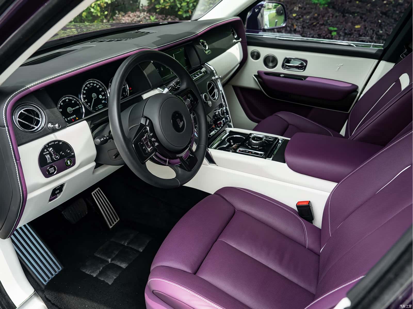 Rolls-Royce Cullinan, 2022 12