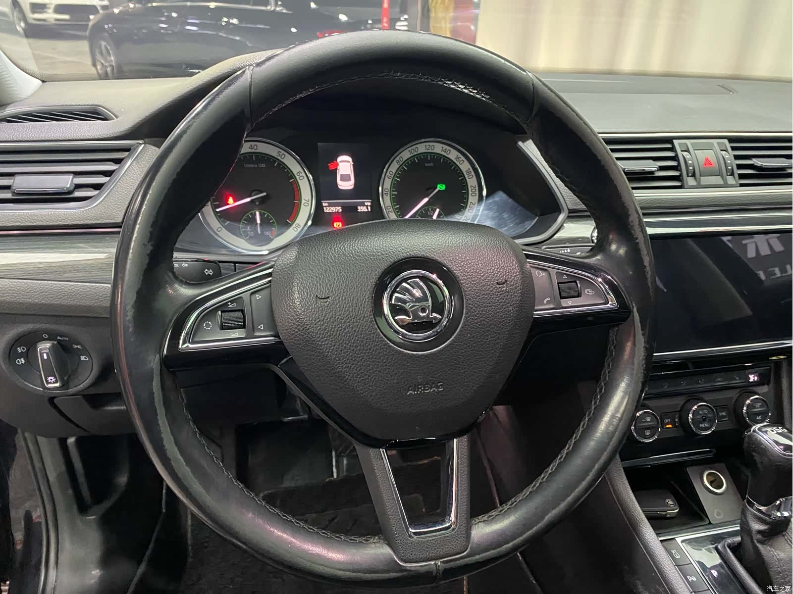 Skoda Superb, 2019 11