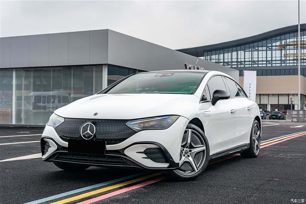 Mercedes-Benz EQE, 2025 1
