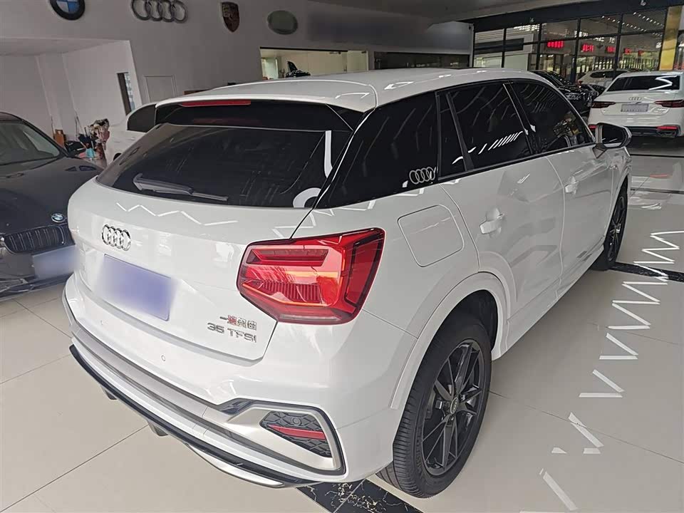 Audi Q2L Audi Q2L