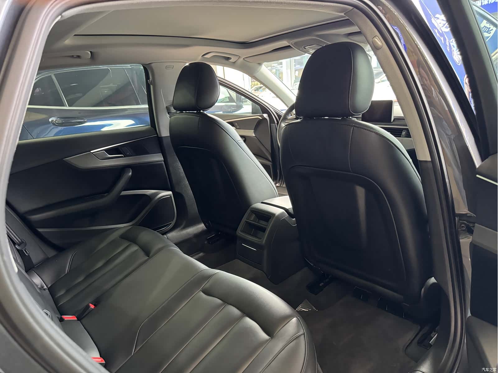 Audi A4L, 2019 9
