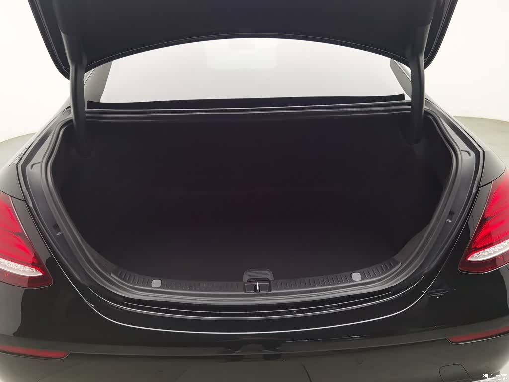 Mercedes-Benz E-Class, 2020 16