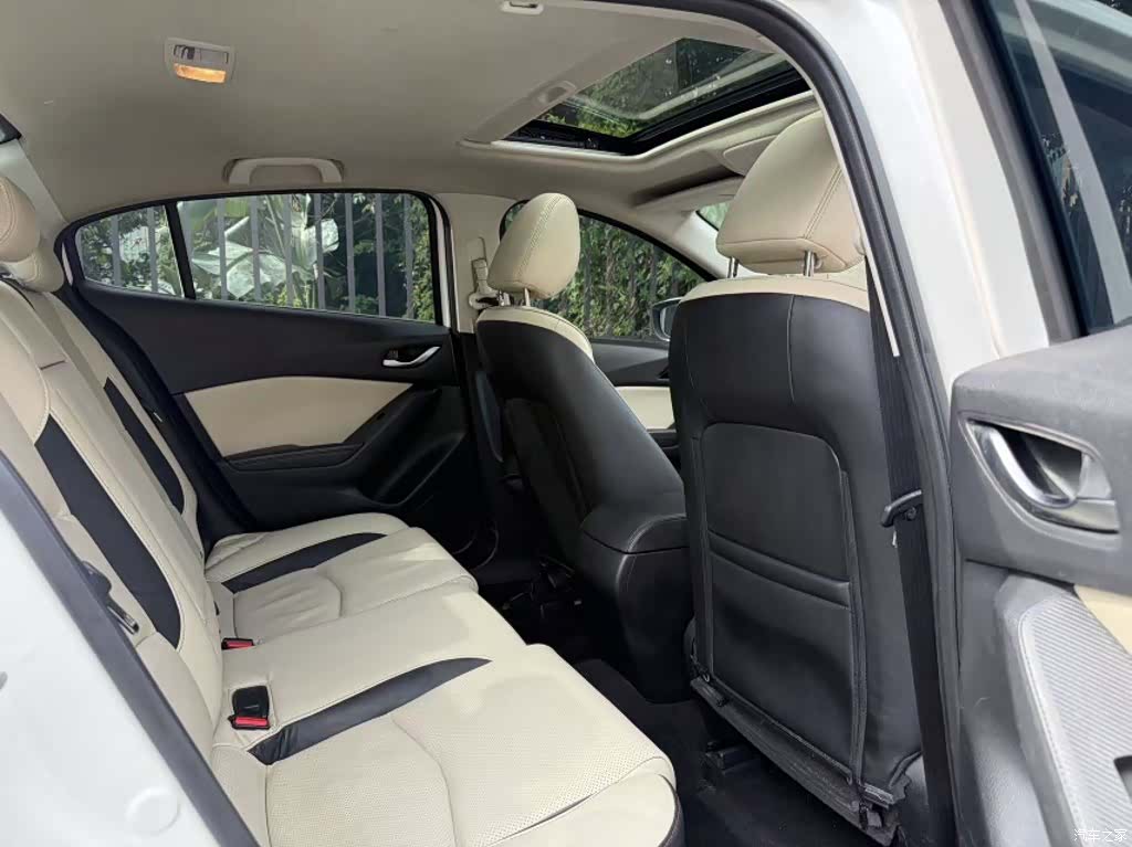 Mazda Mazda3, 2015 14