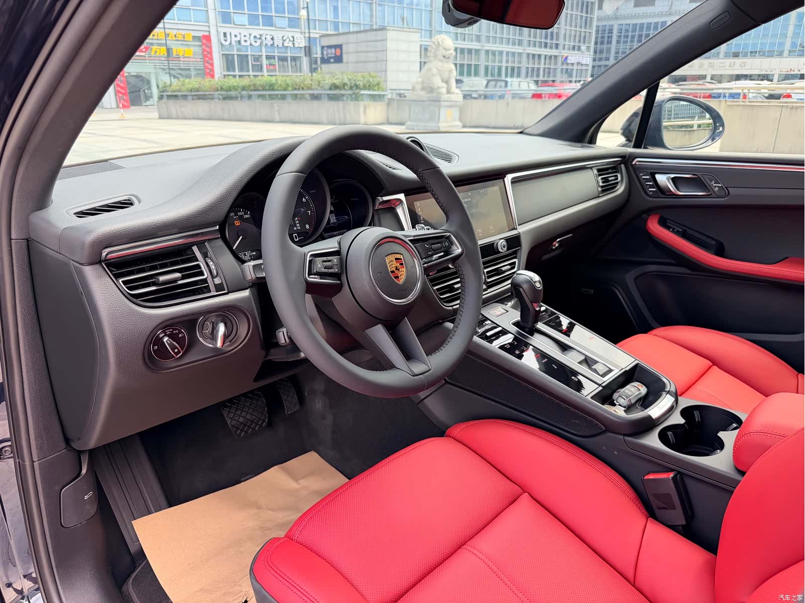 Porsche Macan, 2023 11