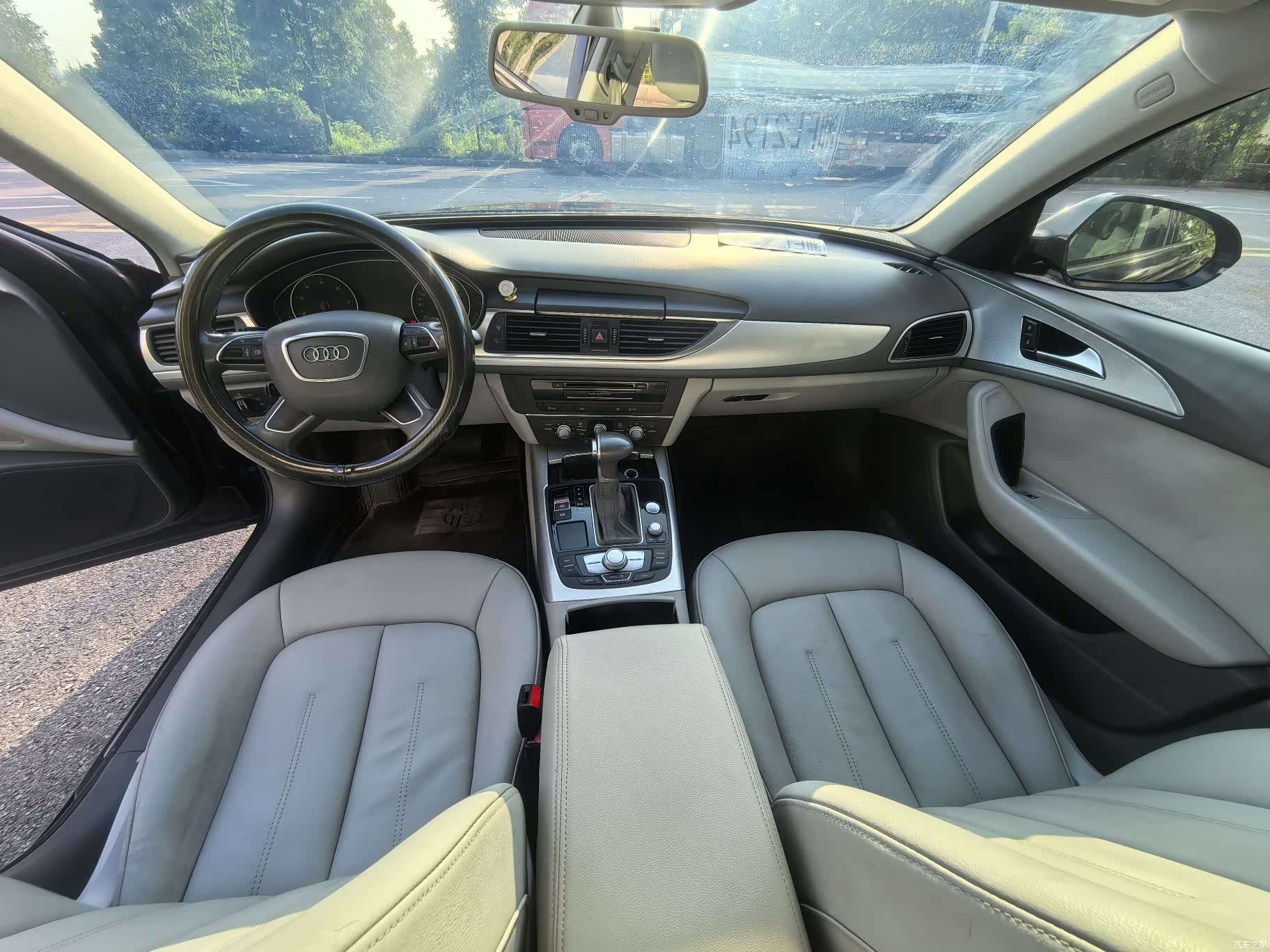 Audi A6L, 2015 12