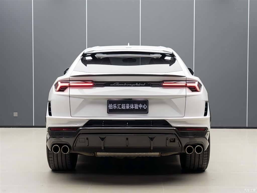 Lamborghini Urus, 2024 7