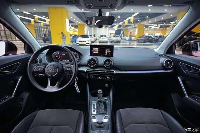 Audi Q2L, 2019 8