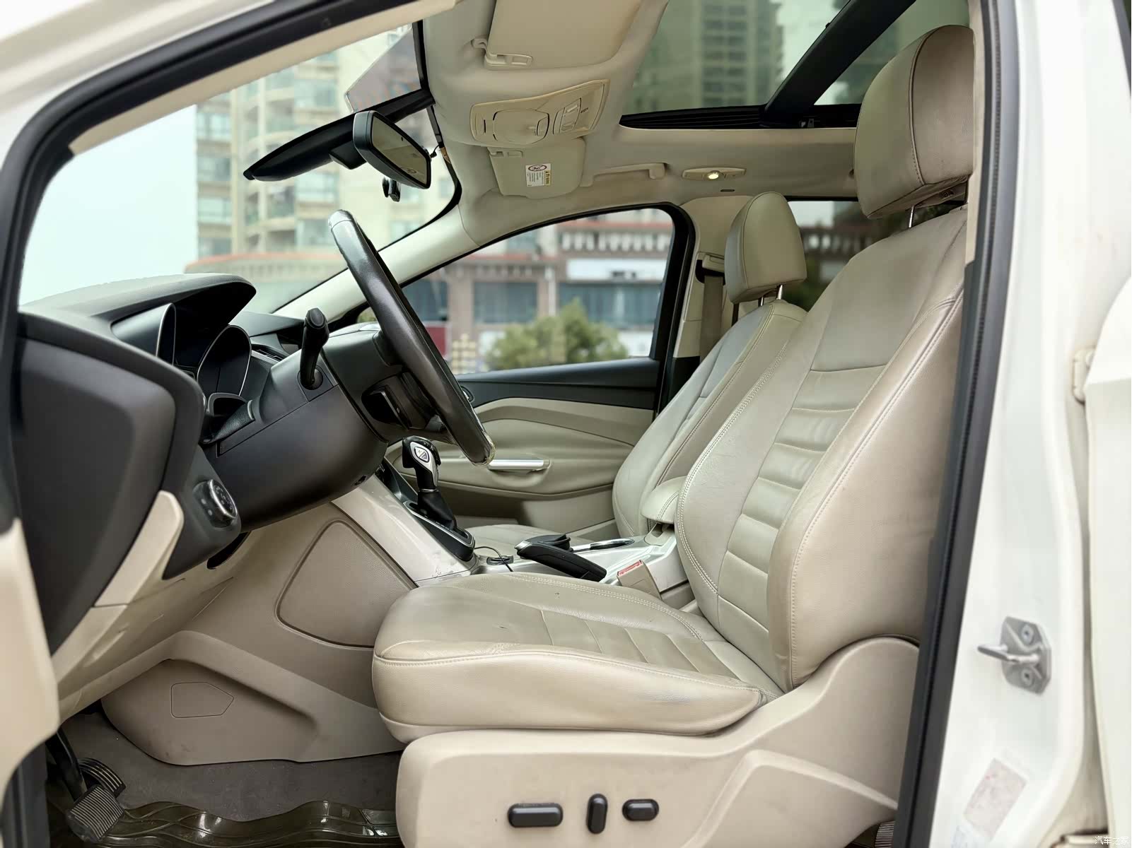 Ford Kuga, 2014 4