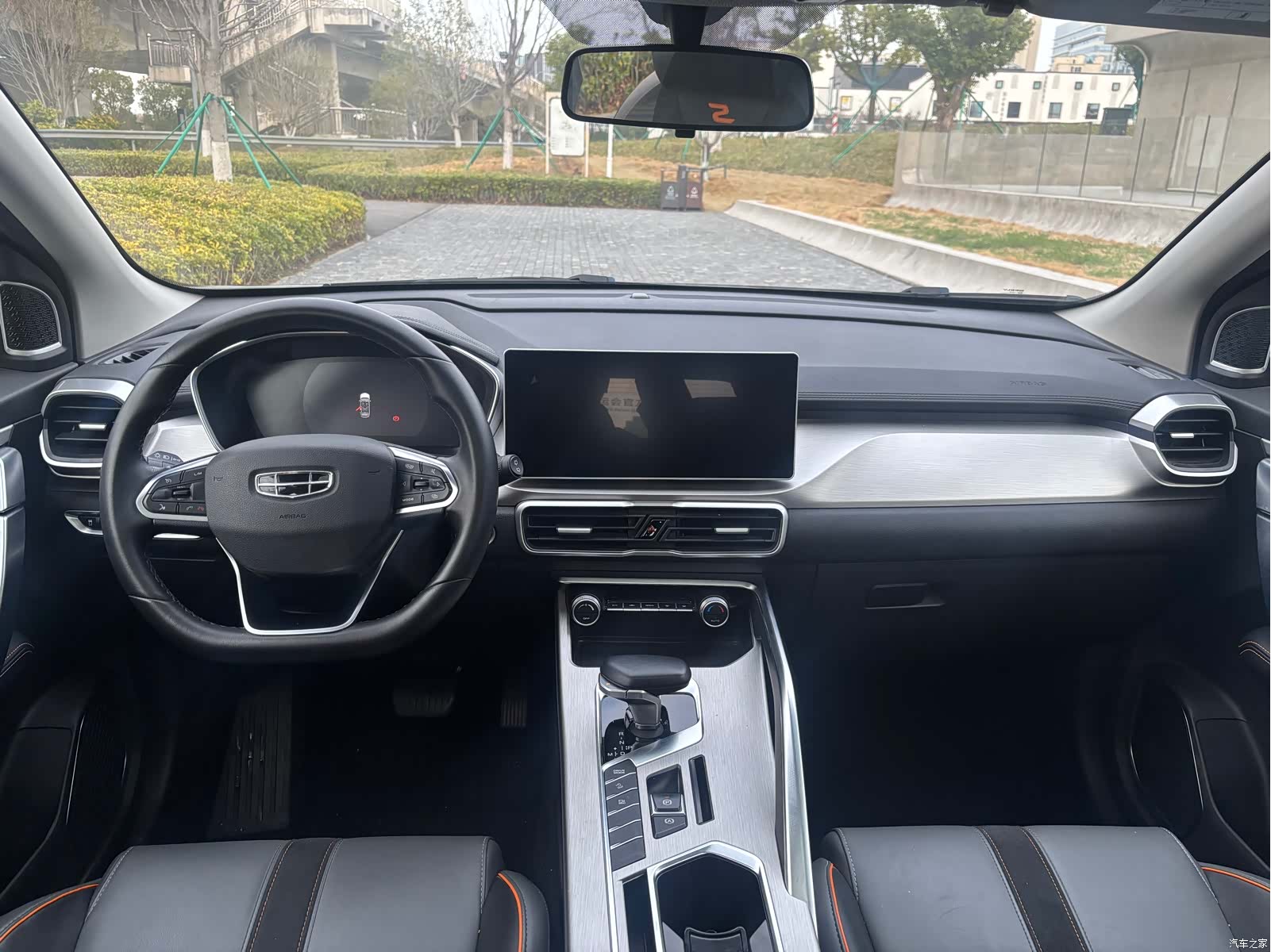 Geely Coolray, 2023 11