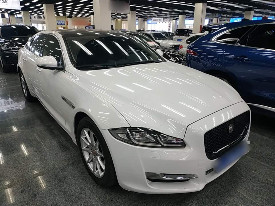 Jaguar XJ