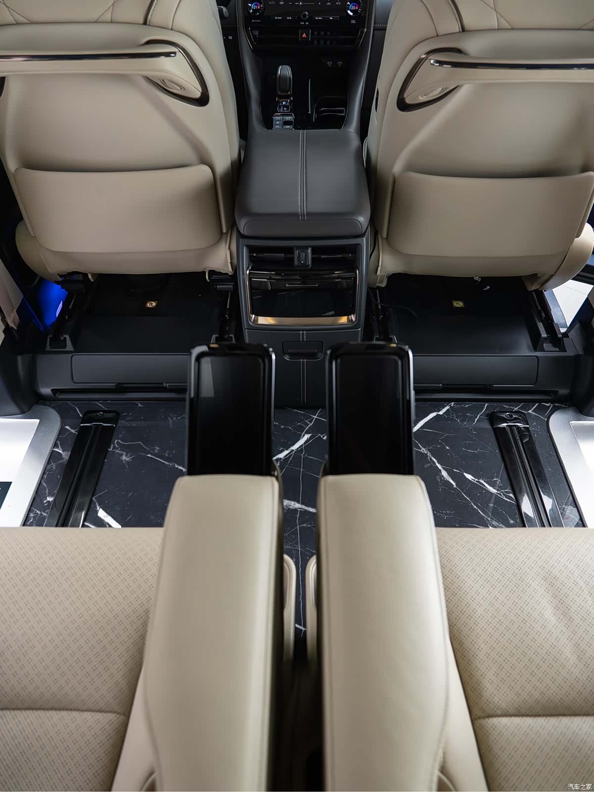 Toyota Alphard, 2024 28