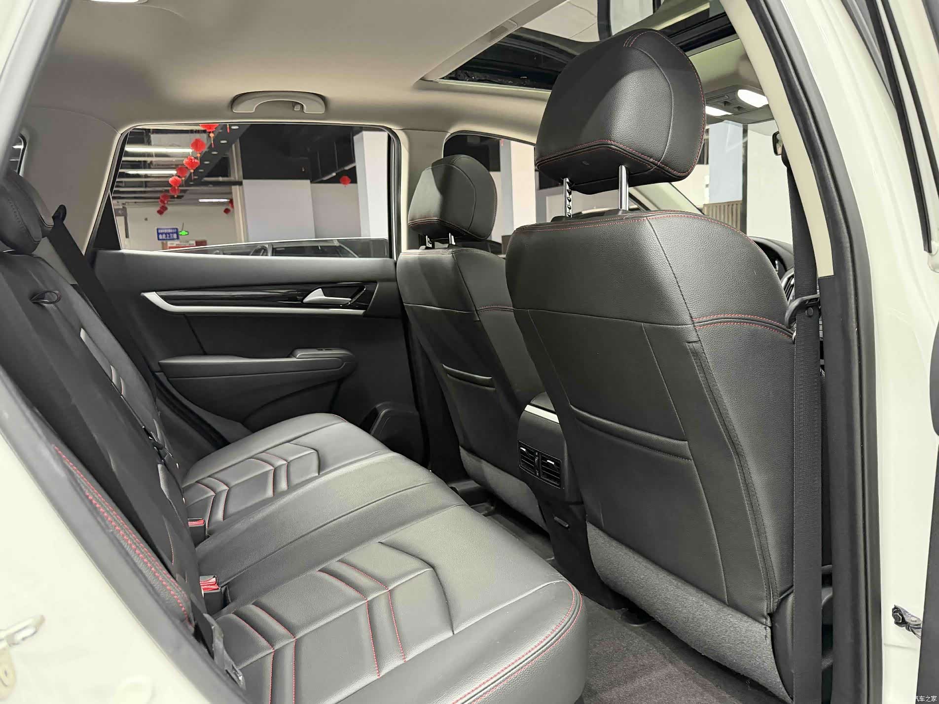 DongFeng AX7, 2017 8