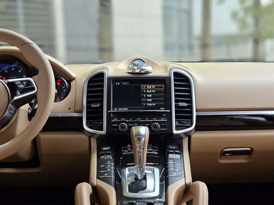 Porsche Cayenne 2015, фото 21