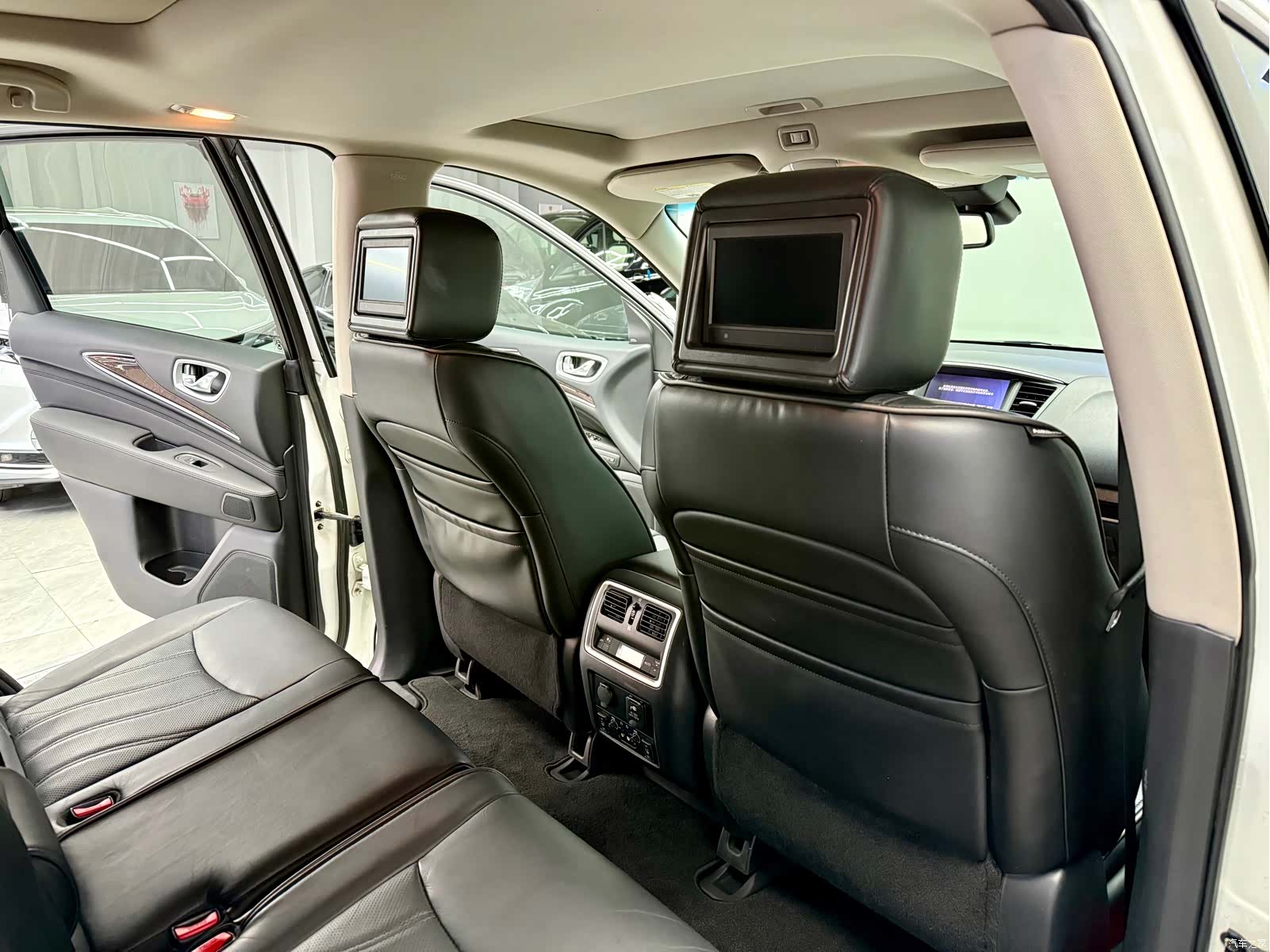 Infiniti JX35, 2013 13