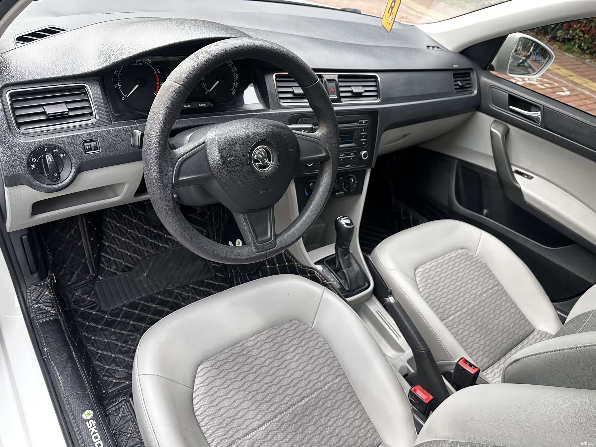 Skoda Rapid, 2017 10
