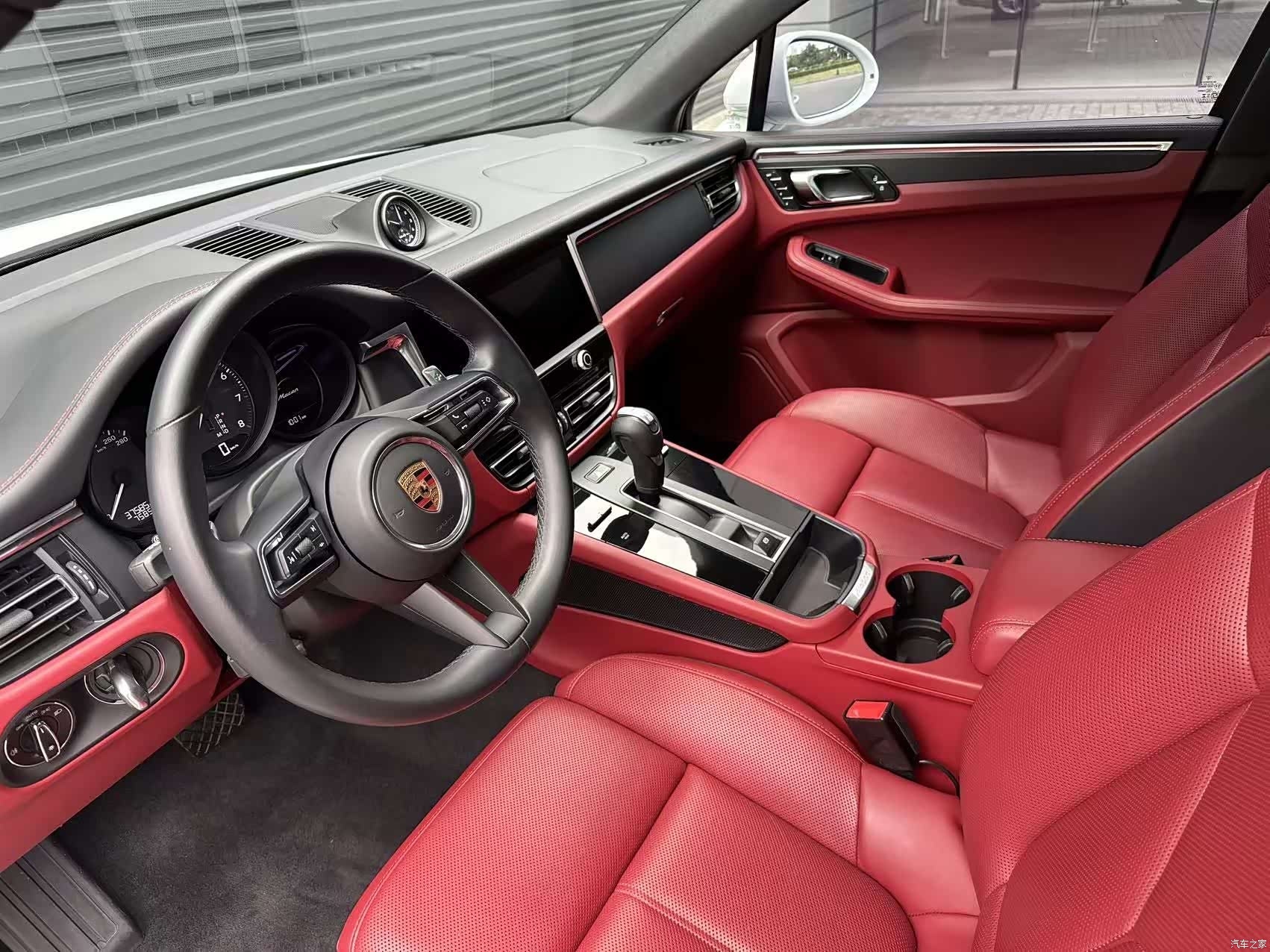 Porsche Macan, 2024 9