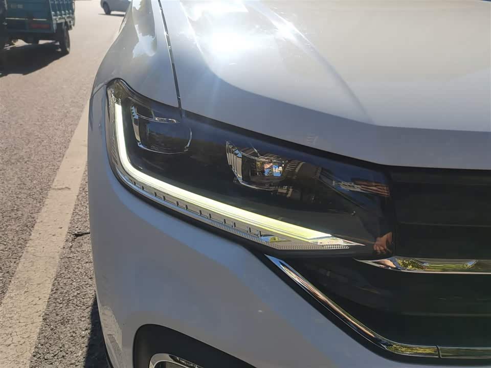 Volkswagen Exploring the shadow