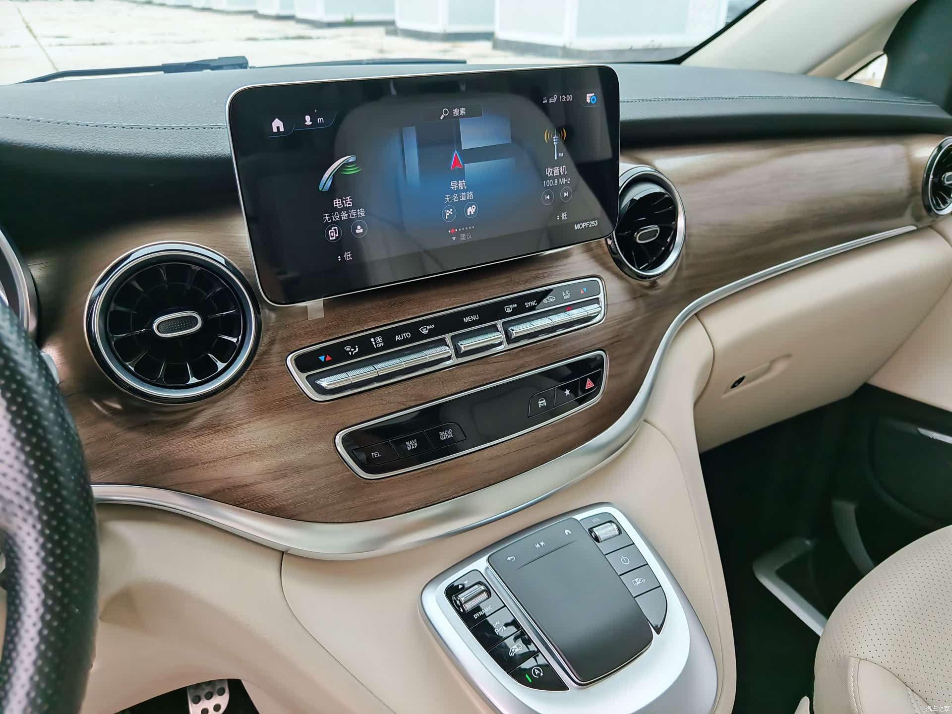 Mercedes-Benz V-Class, 2022 10