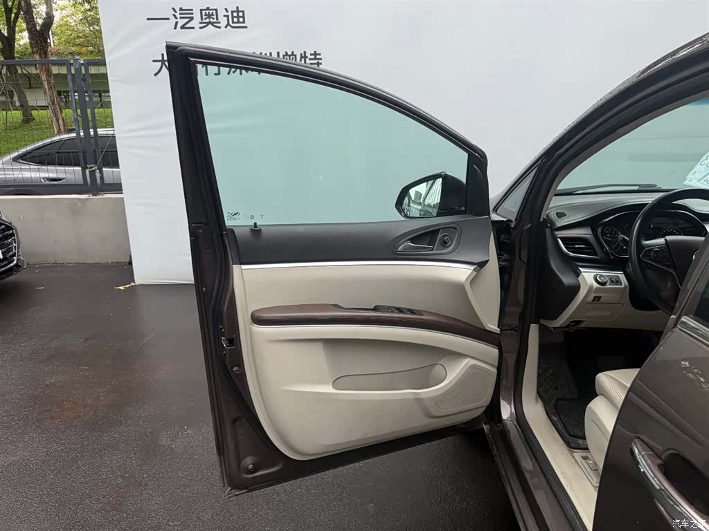 Buick GL8, 2021 10