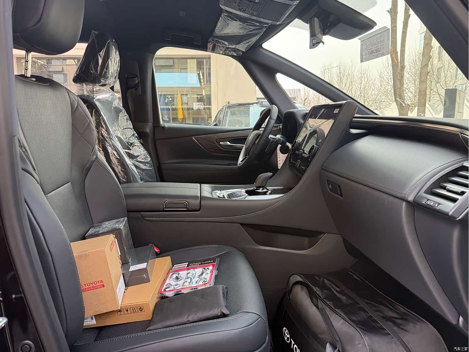 Toyota Alphard, 2025 12