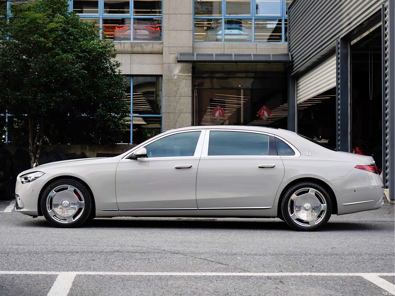 Maybach S-Class, 2023 3