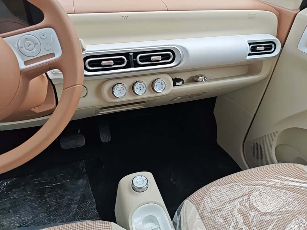 Wuling MINIEV, 2026 13