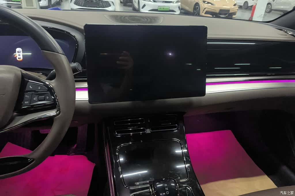 BYD Han, 2023 13