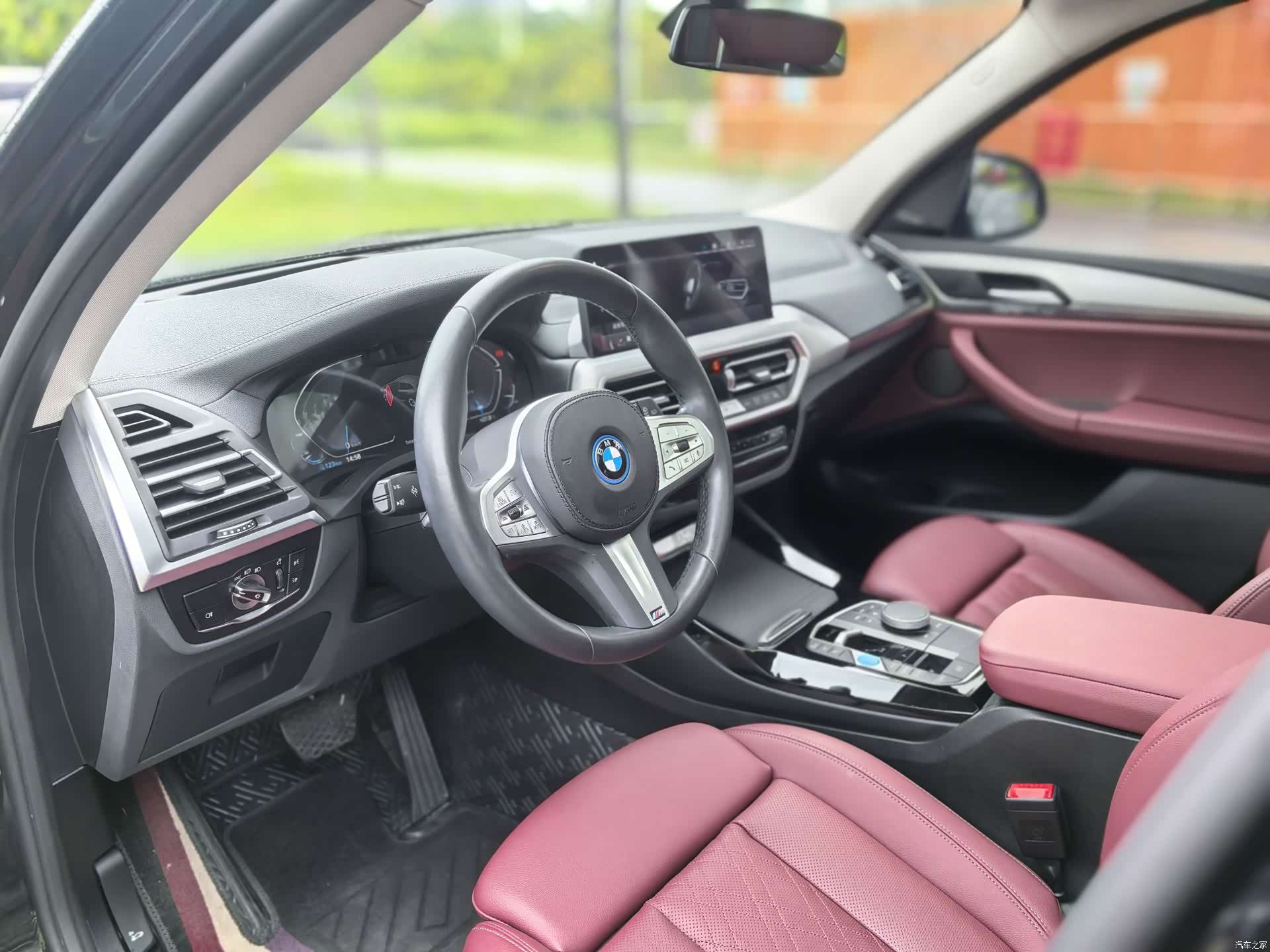 BMW iX3, 2024 9