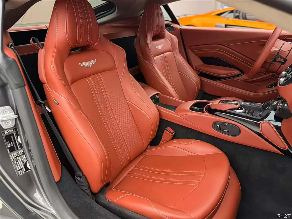 Aston Martin Vantage, 2019 11