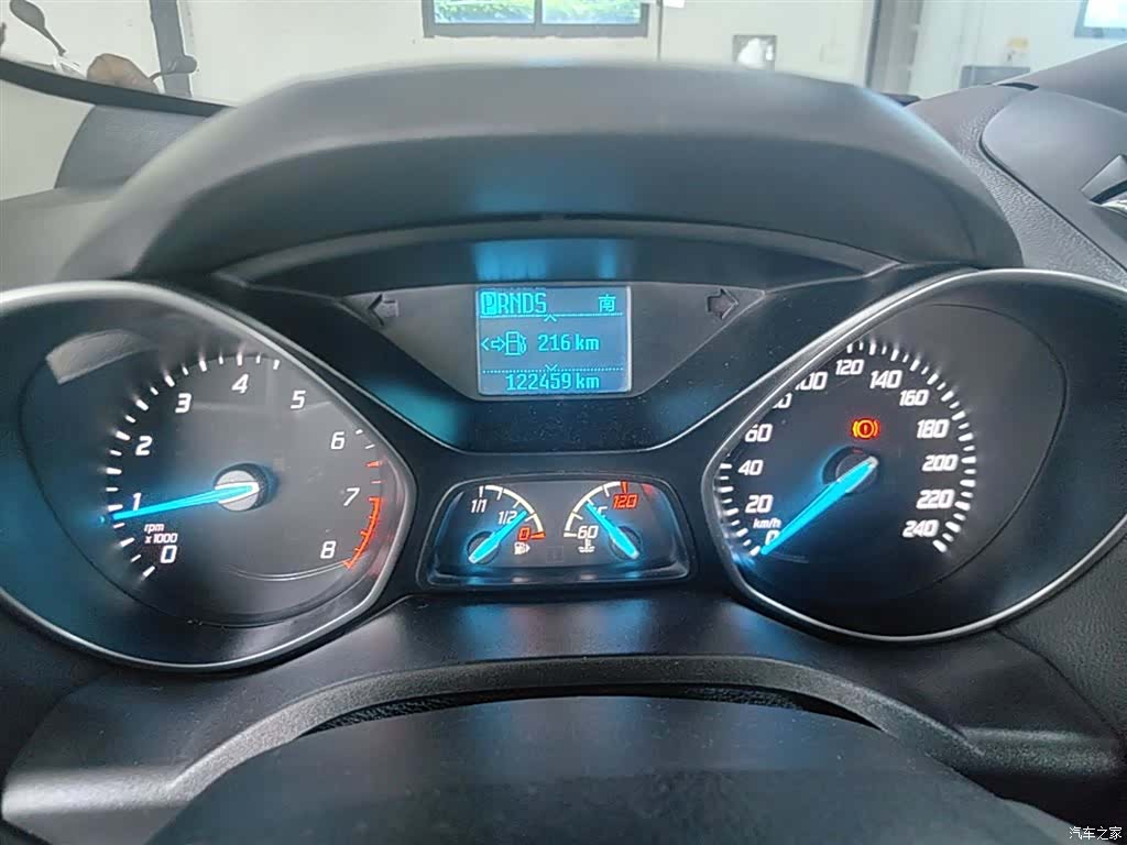 Ford Kuga, 2015 12