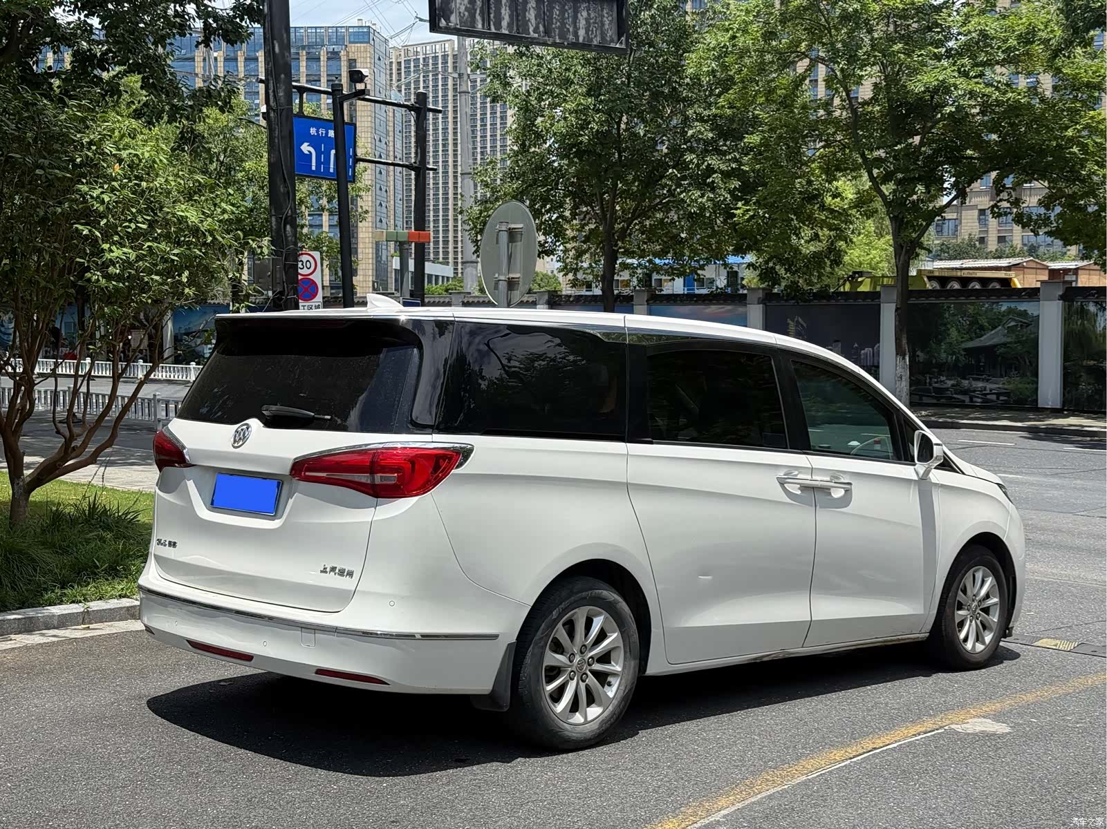 Buick GL8, 2018 17